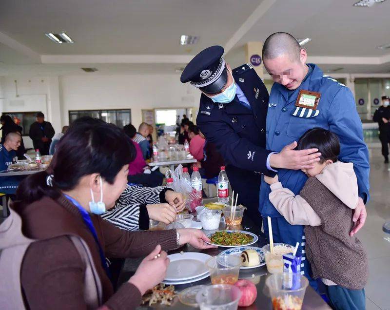 延伸阅读据悉,自2008年以来,蜀山监狱已举办了多场主题不同,内容丰富