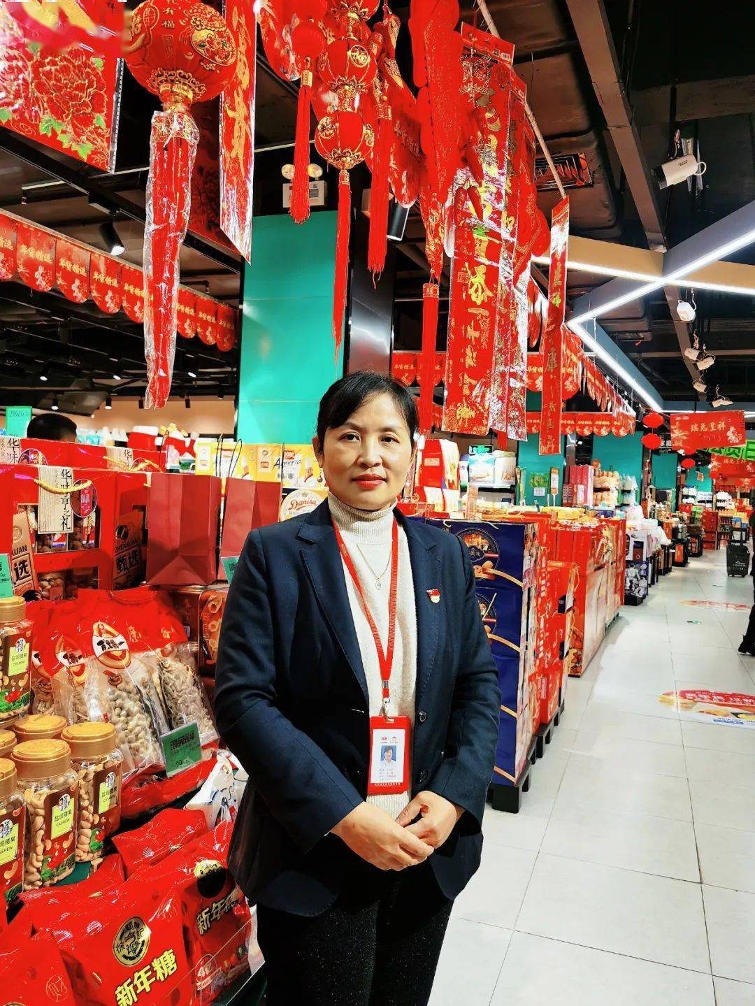 中百仓储超市咸宁区域经理许兰芳荣获"湖北省三八红旗手"荣誉称号