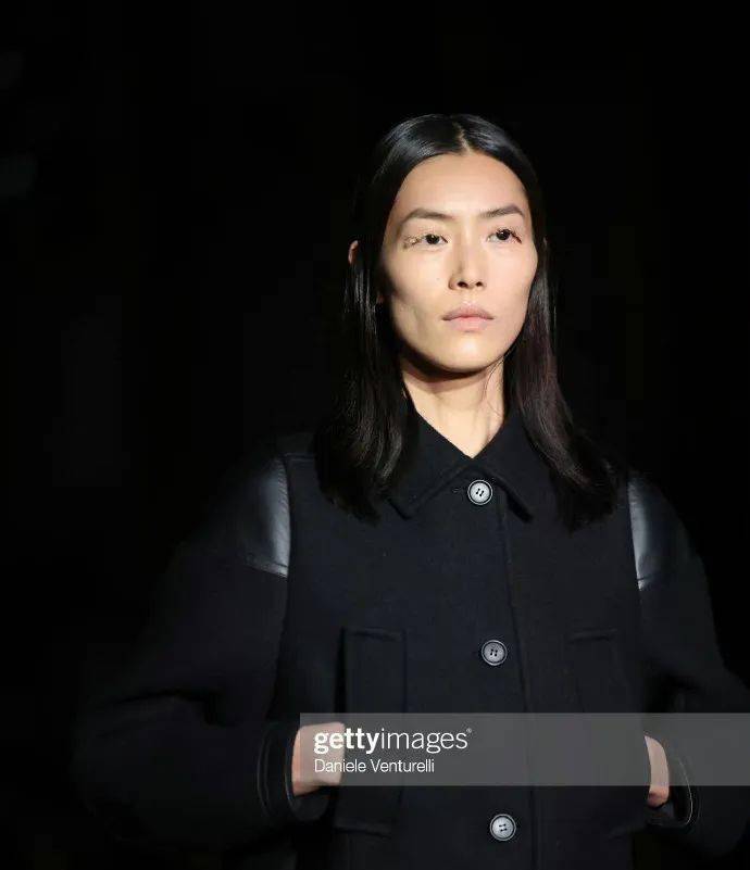巴黎时装周嘉宾_刘雯巴黎时装周闭场_2020巴黎时装周刘雯