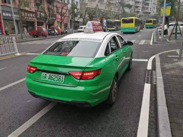 涪陵首台纯电动出租车正式投入运营_新能源_名片_风貌