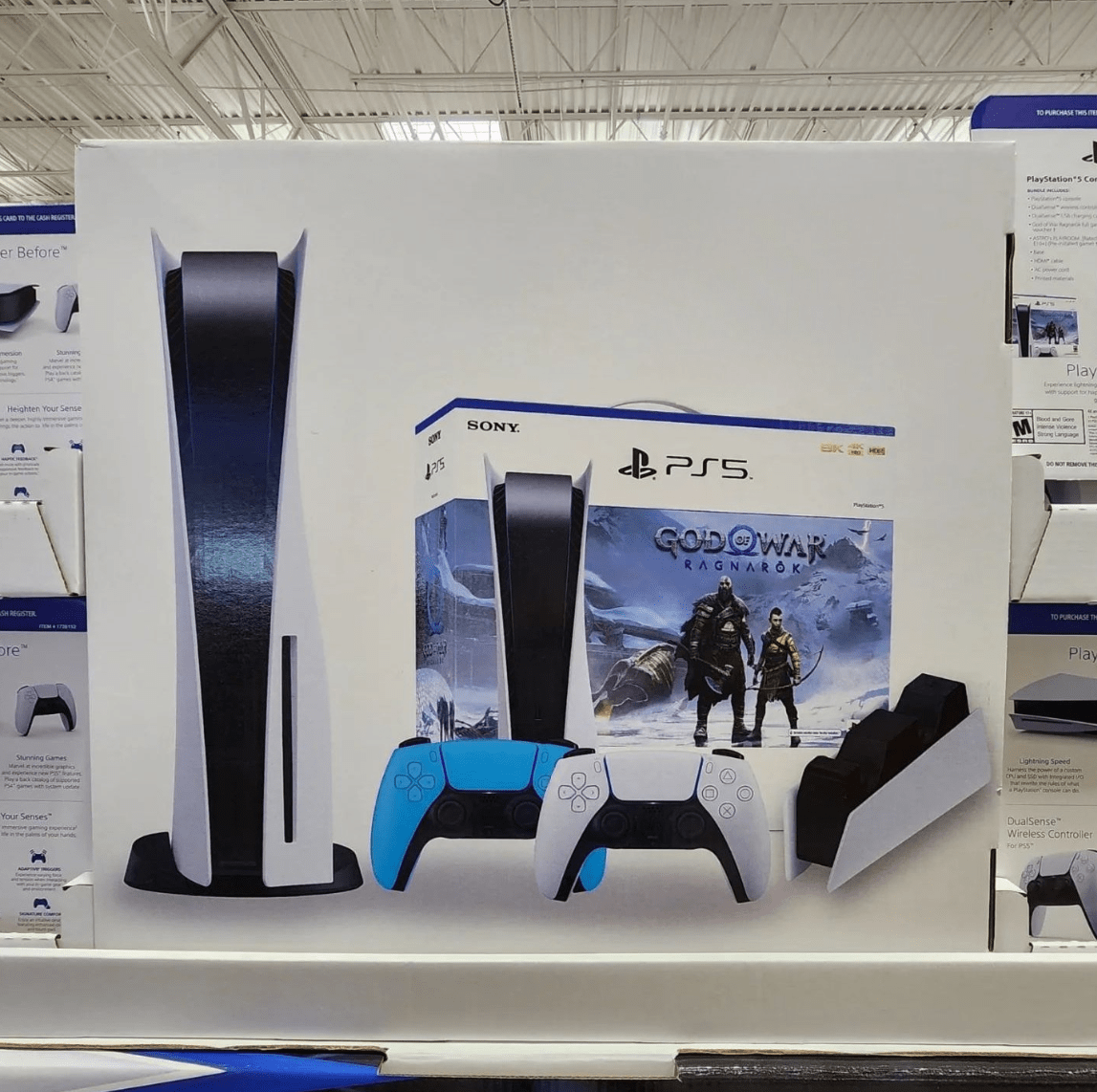 索尼 PS5 的同捆包曝光   《战神：诸神黄昏》游戏、蓝白双色的 PS5 手柄、手柄充电底座