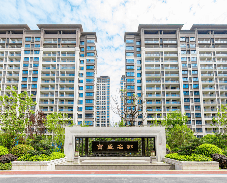 小区环境最好,毛坯的,洋房四叶草,我看房的时候碰到