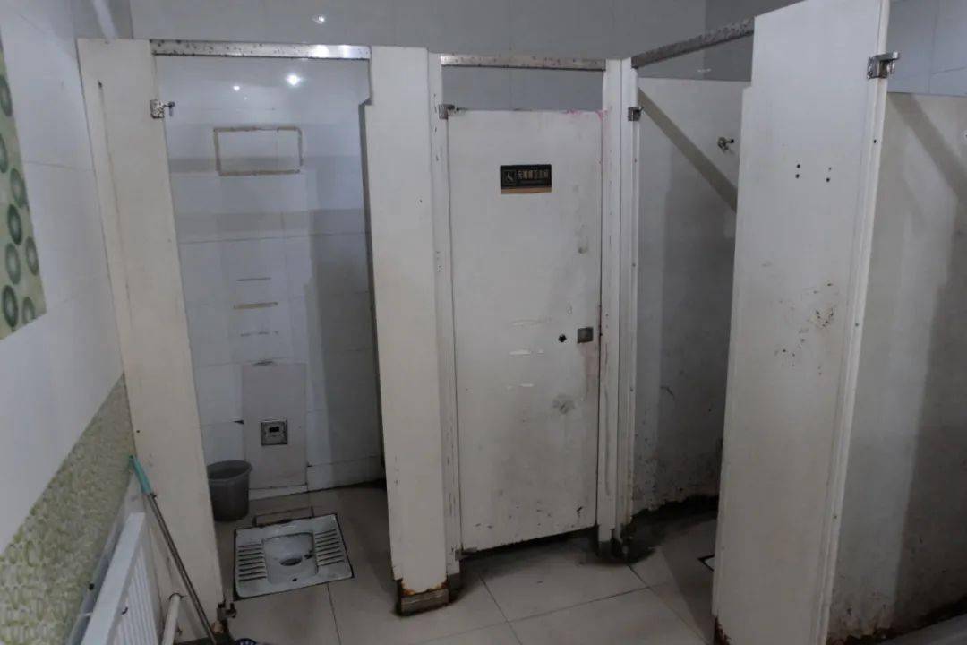 公共厕所脏乱差 文明形象受影响_城市_督查_现象