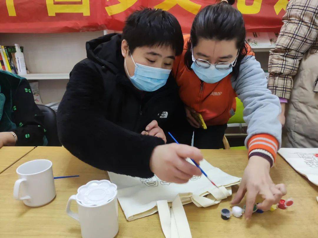 文明实践在市中|巧手绘文明 环保袋回家—泺源街道永长街社区新时代文明实践站开展绿色环保主题活动插图2