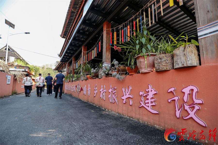 语里意为"匡扶正义的村寨,隶属于西双版纳州景洪市基诺山乡新司土村