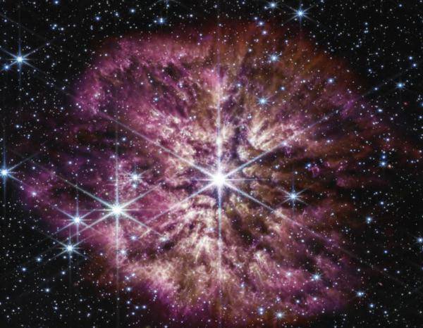 濒死恒星演化成超新星前一幕被捕捉，虽然短暂但壮观至极