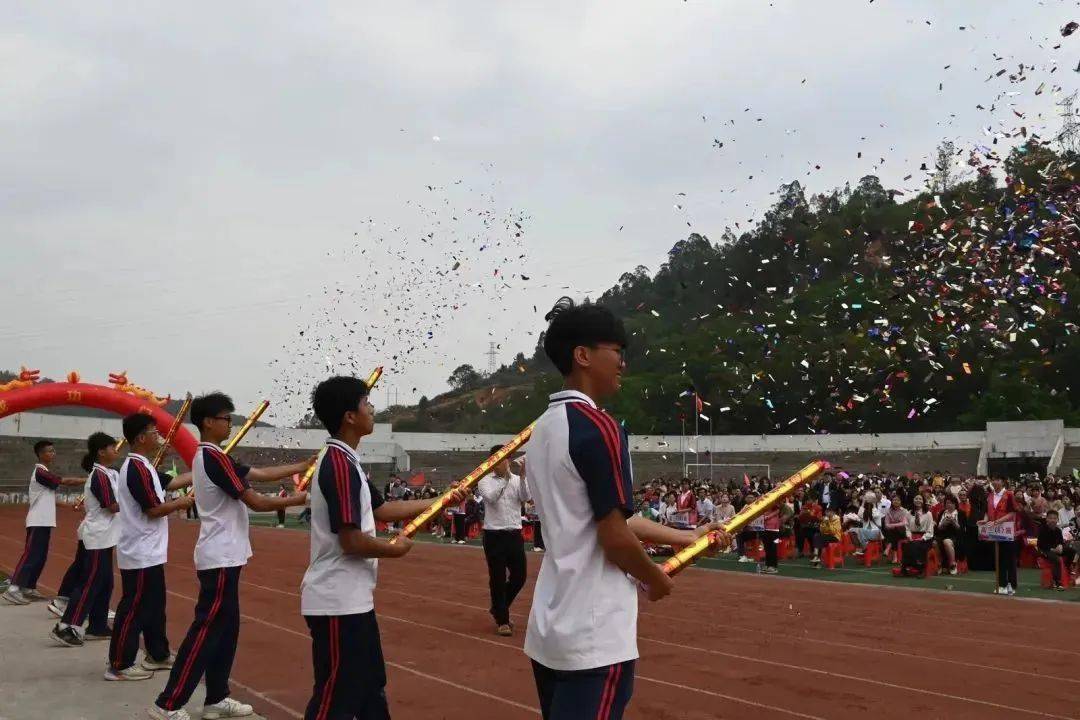 云安中学举行2023届高三学生成人礼!十八而志,逐梦未来!