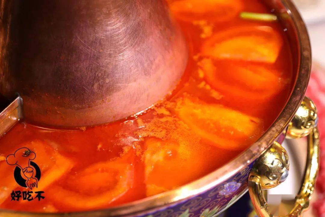 无论是正宗的老北京火锅清汤锅底还是酸甜有味的番茄锅,又或是麻辣