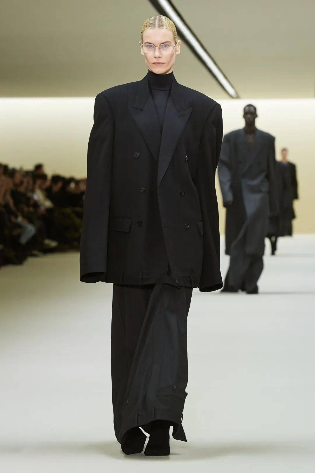 balenciaga 巴黎世家2023秋冬发布秀!_公众_时装_more