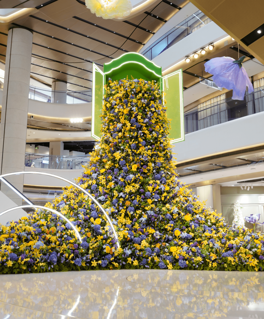 巨大的花海瀑布中定藏着春天的精灵吧!春天到啦,bfc也换新装啦!