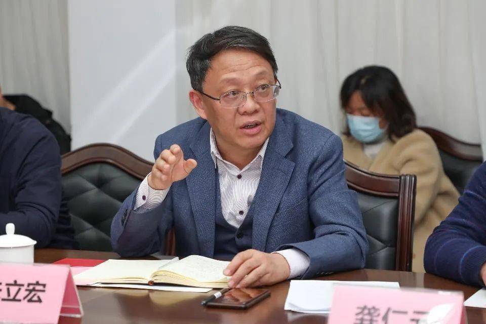 行政,教师代表赴上海市第一中学参加市教育科研课题开题会_汇报_研究