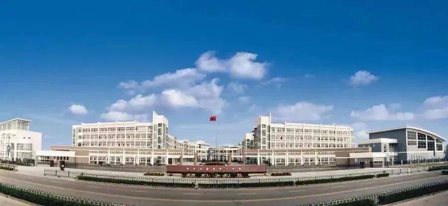 海宁一中在百年文化积淀的基础上围绕新时代育人主旋律,以创建市文明