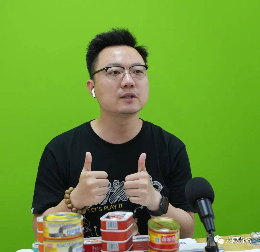 "推荐官"茂名市广播电台主持人查冉,李小婷快来直播间下单吧!