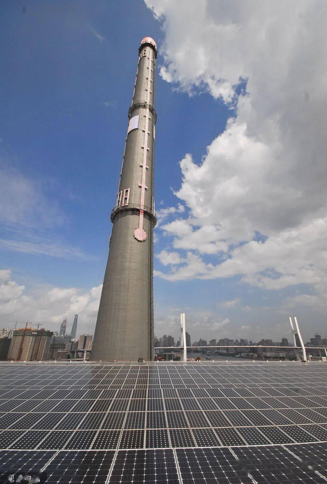 伫立着一支"温度计"