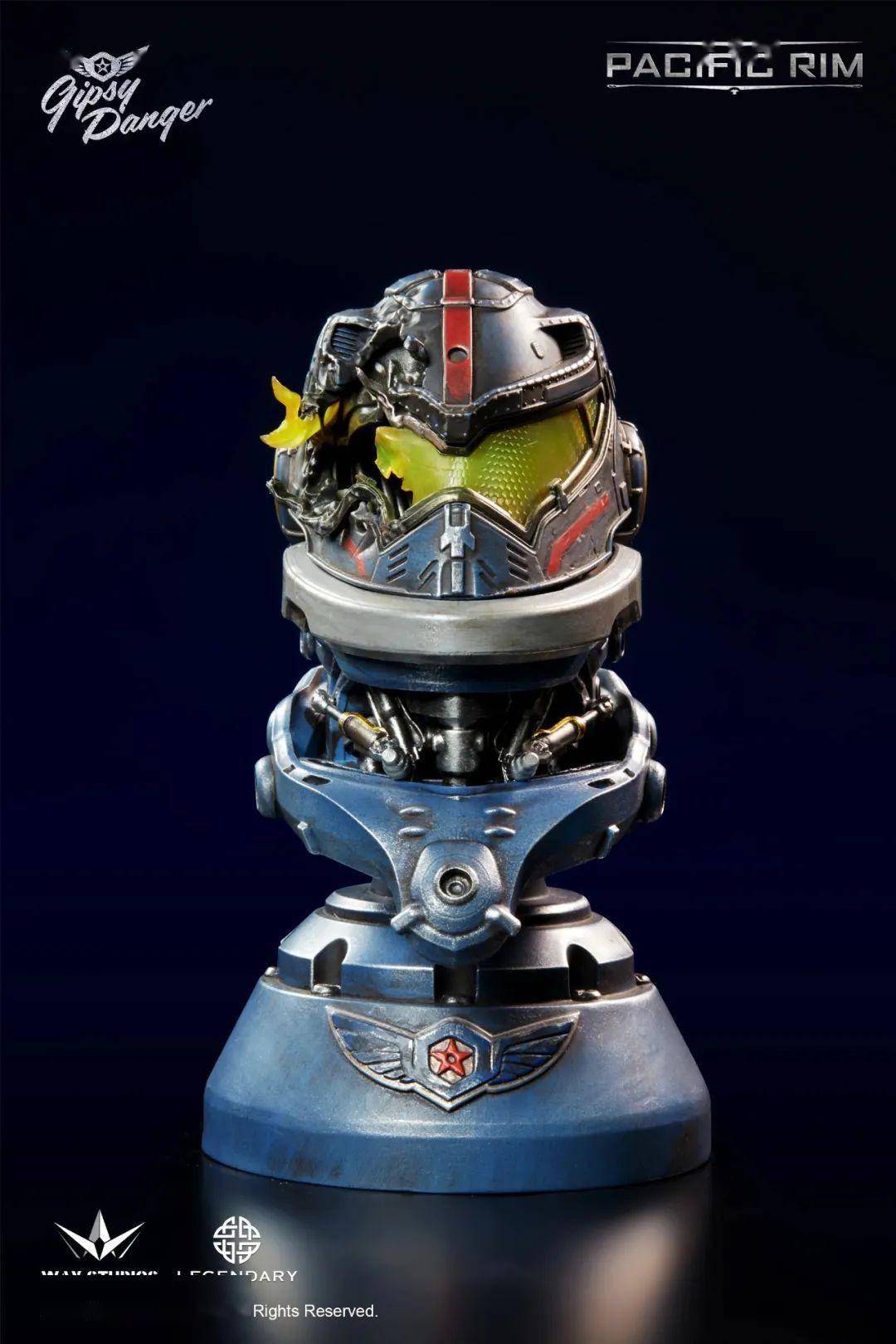 而战损头部驾驶舱还配备了独立展示底座总的来说这款危险流浪者的表现