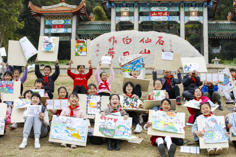 福建福清:"周末课堂"画春景_谢贵明_美术_美景