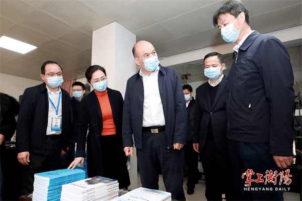 来到市中医医院,刘越高实地察看了国医馆和康复中心,详细了解该院中医