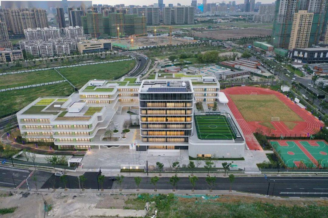 浙江省杭州湖畔学校,杭州创意城小学,杭州市硅谷小学以及在建的白马湖