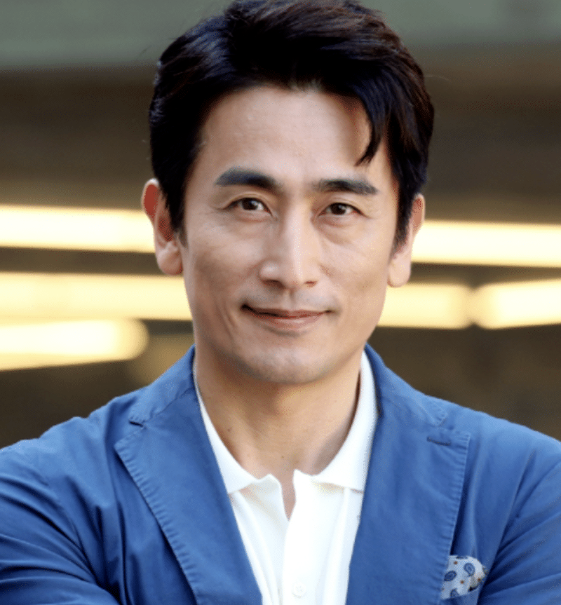 车仁杓是一位韩国资深男演员,今年已经55岁了.