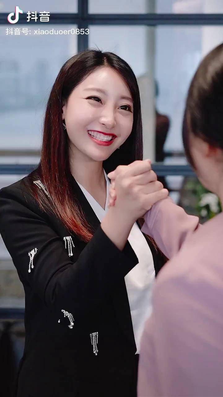 乾坤未定,你我皆黑马萧朵儿生活号萧朵儿抖音短剧新番计划正能量创作