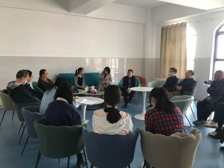 在课后的评课和交流中,克州二中老师们从多个方面对两位江西援疆老师