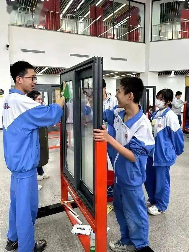 劳动教育实践初春时节,草木更新,二十中学八年级师生来到静海区团泊镇