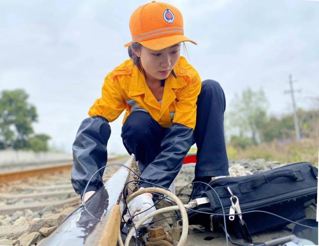 9名"00后"女大学生分配到工务段以后……_探伤_作业点_焊缝