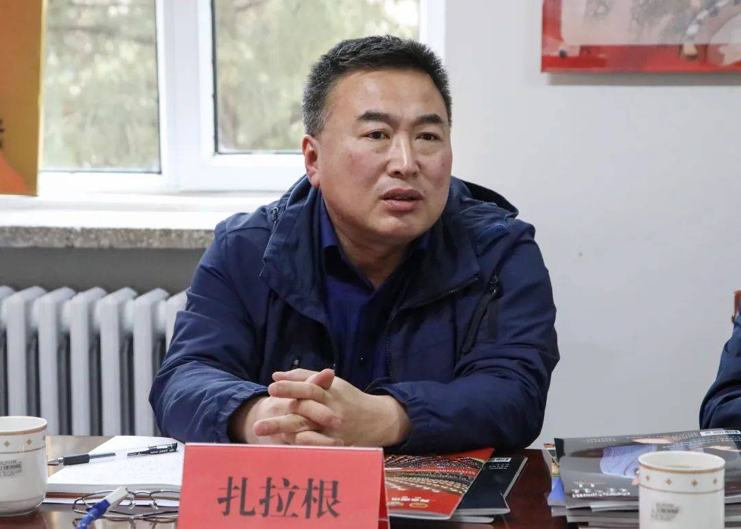 杨显文发言内蒙古画报社社长白音宝力高介绍画报社基本情况内蒙古画报