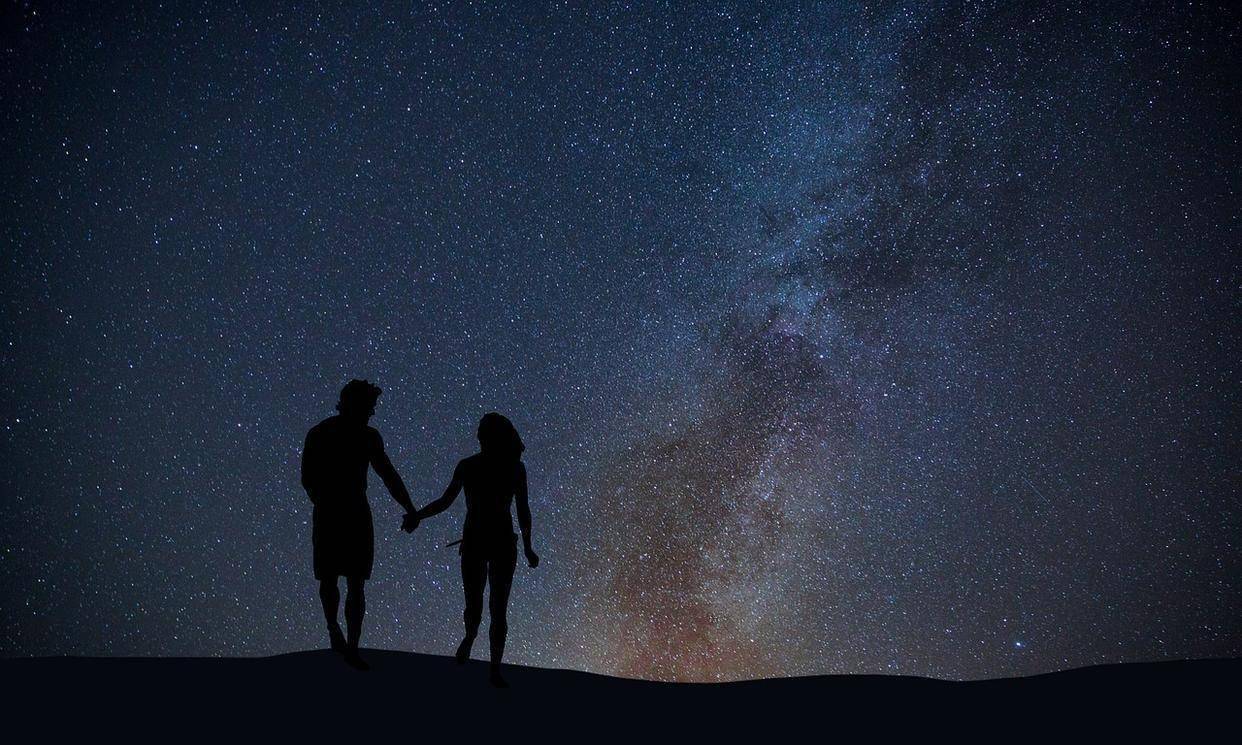 "性是肉体生活,遵循快乐原则;爱情是精神生活,追求理想原则;婚姻是