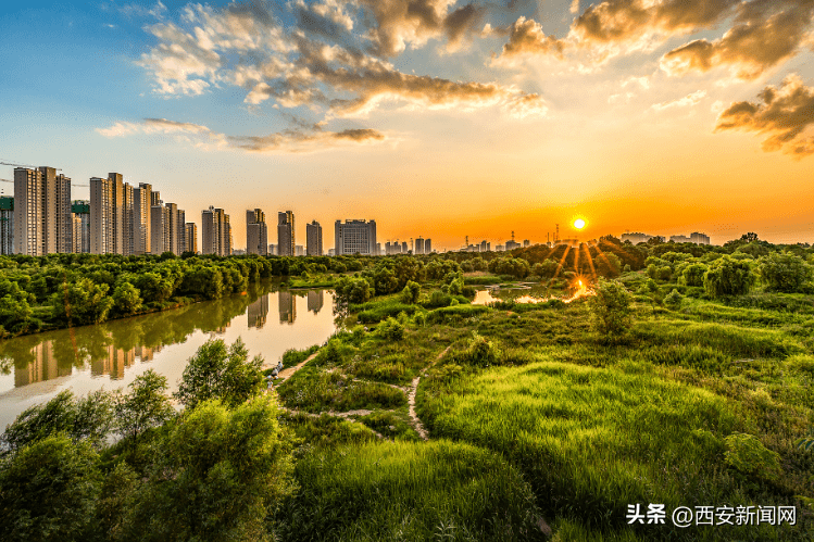 灞桥区左岸运动公园位于西安市白鹿原坡下,灞河左岸边,是一处滨河生态