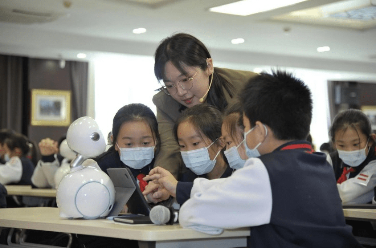人工智能如何赋能学校高质量发展？来看这些学校的探索_教育_活动_课程