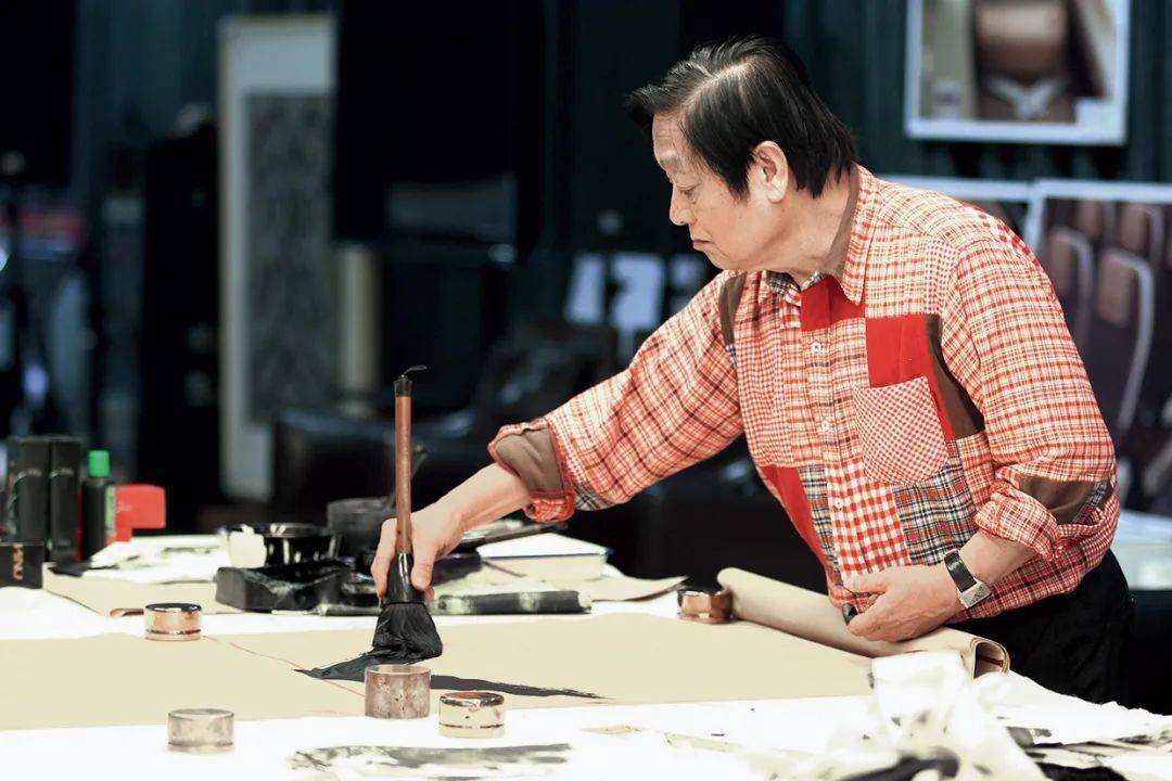 韩美林书法,是功力深厚的大师,还是浑水摸鱼的噱头制造者?