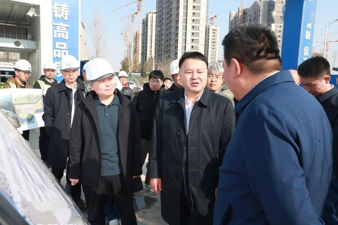 "周洪亮先后前往净月大街下穿隧道工程,220kv电力设施排迁工程和慧泽