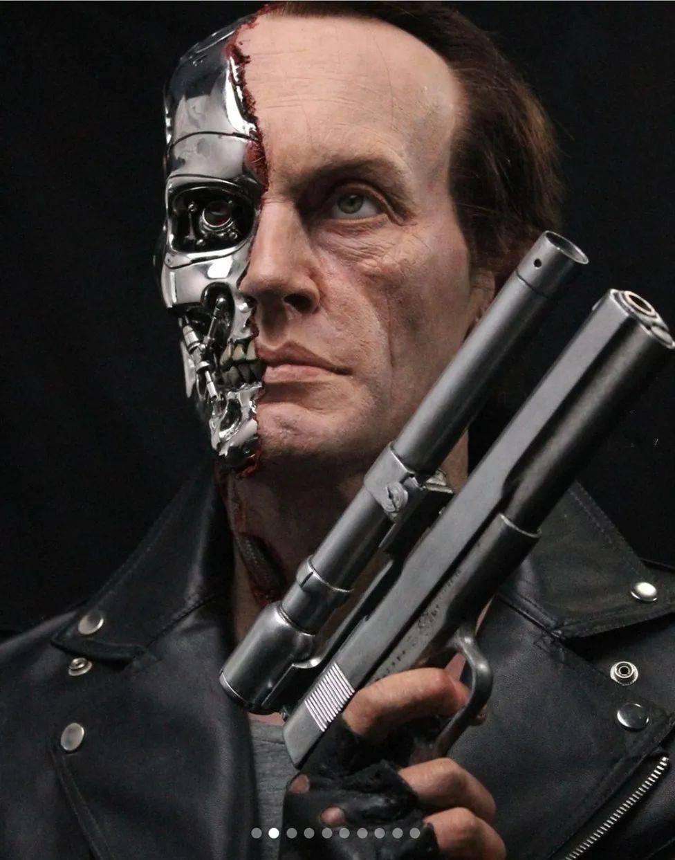 但是后来改成了施瓦辛格,而兰斯·亨利克森则饰演了其中的警探hal