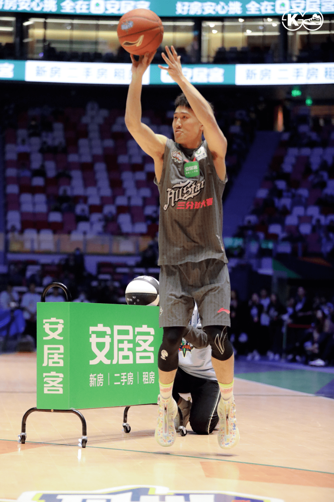 原帅第一天的三分大赛,最高分晋级,投篮手势也是极为标准最后邹阳拿到