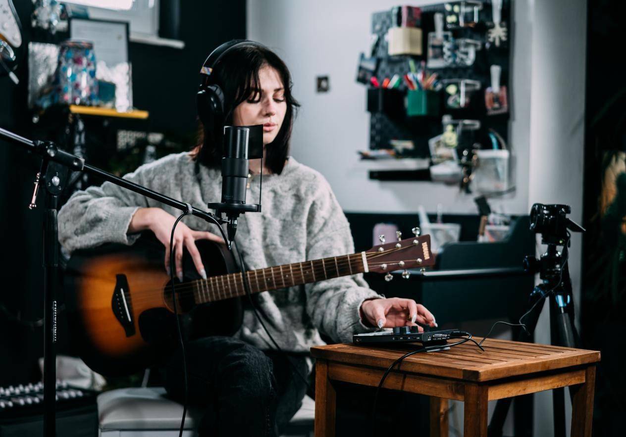 打造高品质直播间,从科唛c1直播唱歌声卡套装开始!