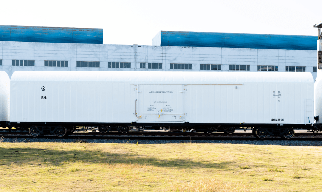 bh10型单节机械冷藏车主要用于鲜活货物运输,载重60吨,容积达143