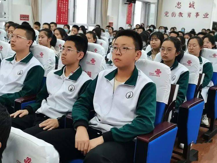 阅读沐初心 书香致未来——通化市靖宇中学举行读书汇报活动