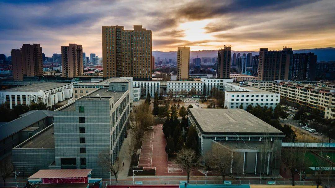 看云卷云舒的内工大!_青春_imuter_云层