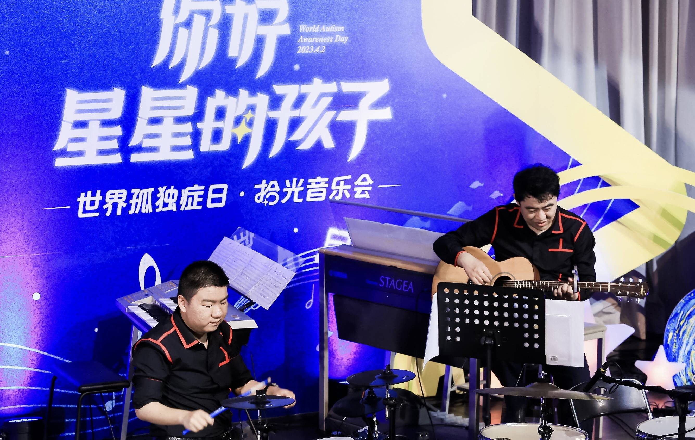 v,此前,她为了这场音乐会,还专程去爱特乐团的日常排练室进行提前探班