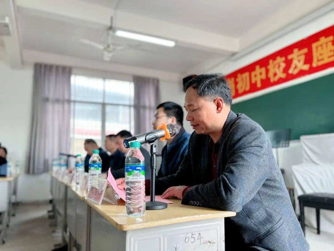 梅岗初中这些校友太有心_运动场_爱心_全体师生