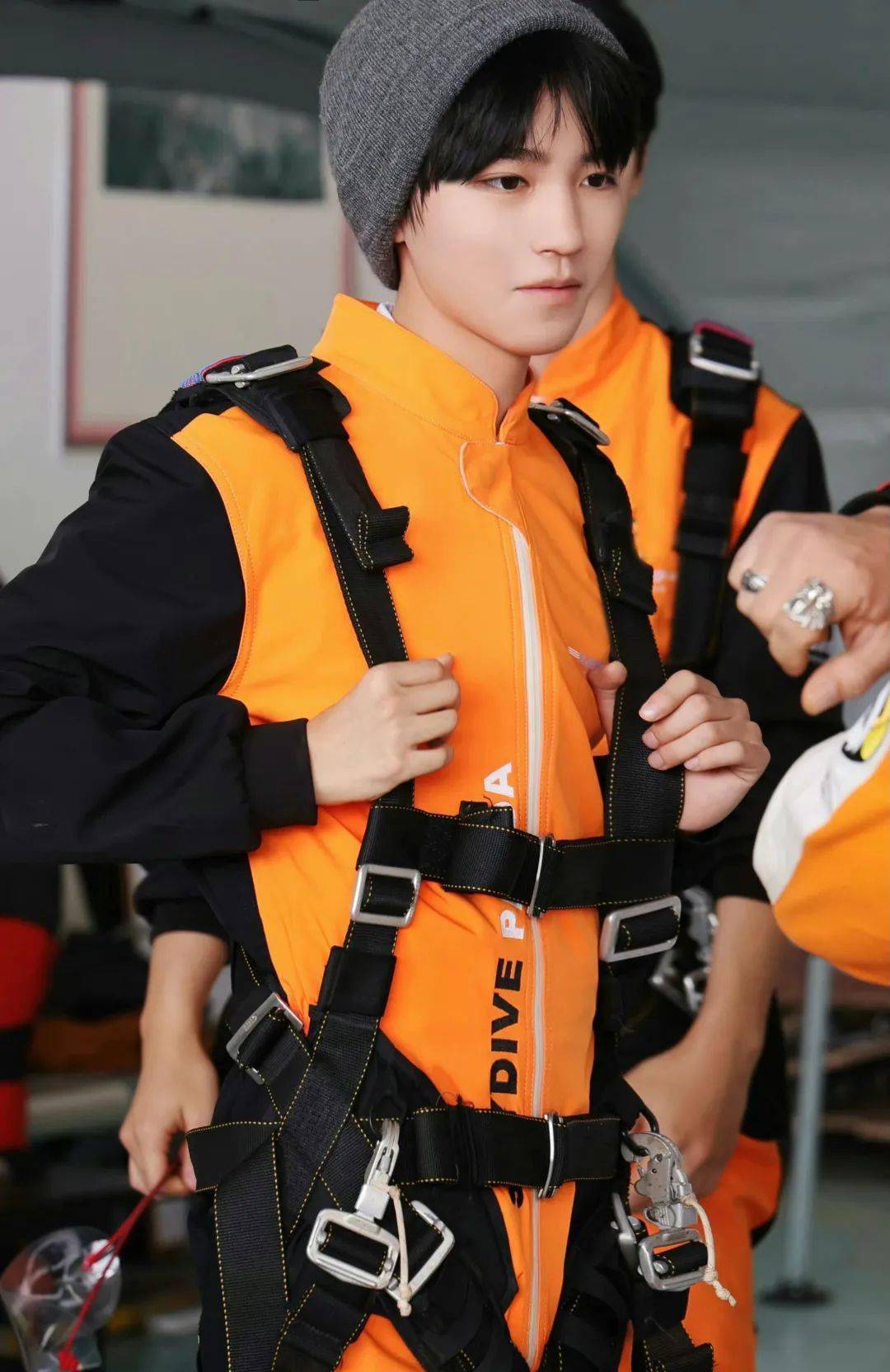 王俊凯人气的实感,地铁偶遇紧急加班的保镖!_活动_品牌_机场