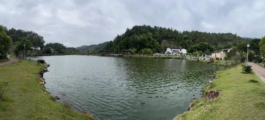 游客中心,唐溪湖等等景点包括李光耀纪念馆以中翰第(李光耀祖居)为