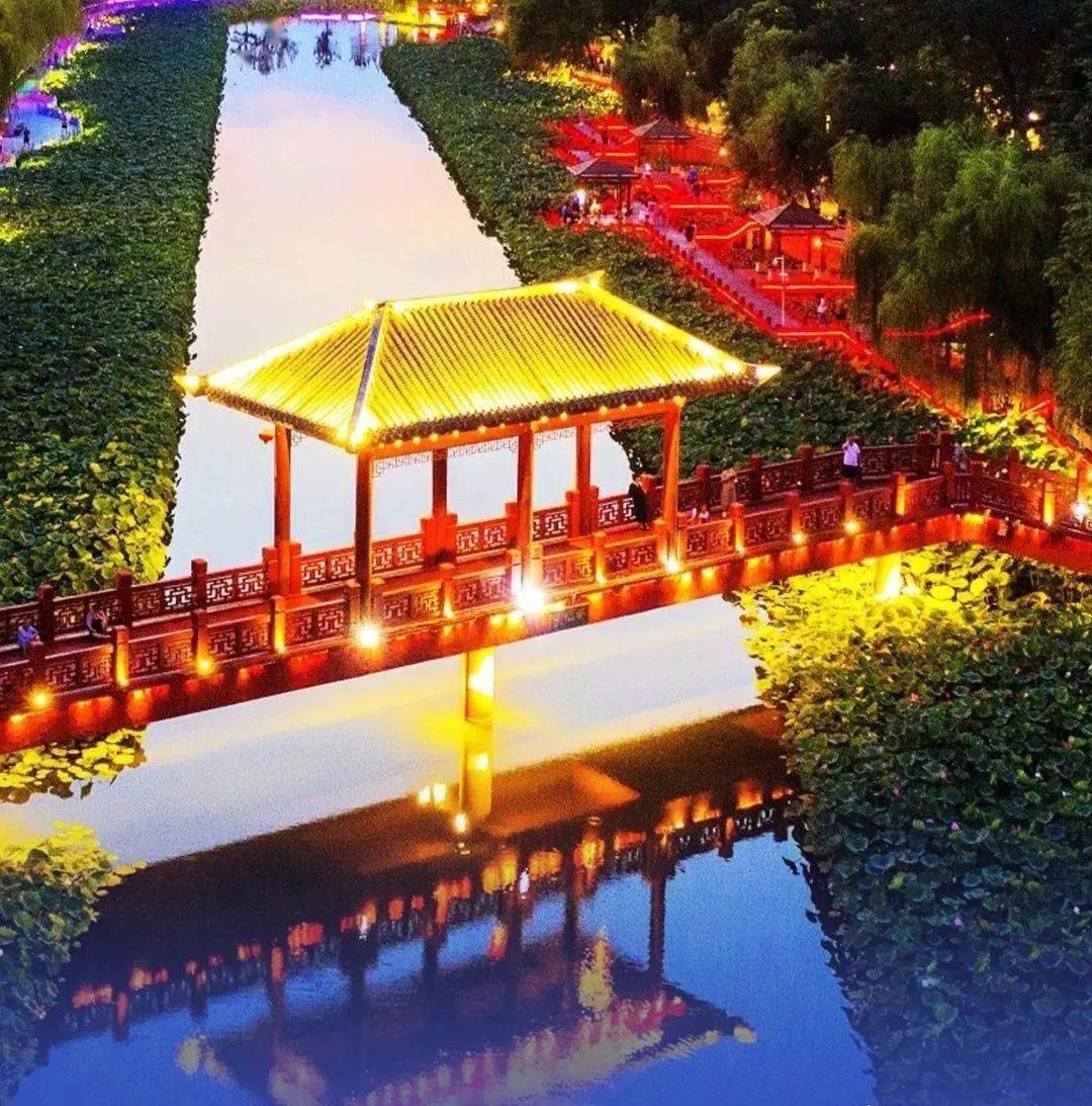 春暖踏青时,船游护城河_许昌_画舫_水巷