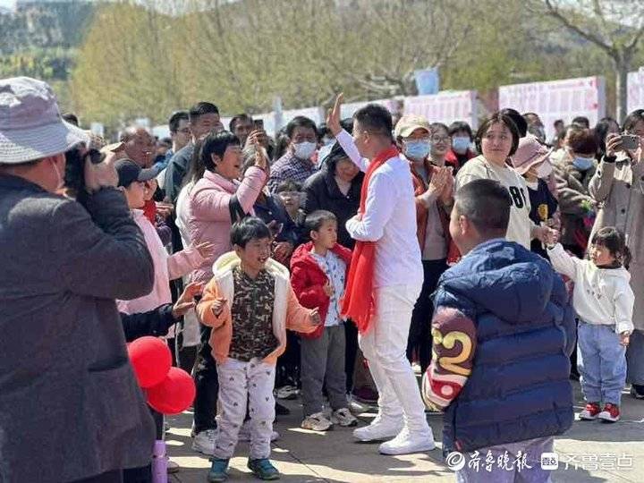 图集｜千佛山相亲会钢城分会场有多火爆？一组现场图带你看