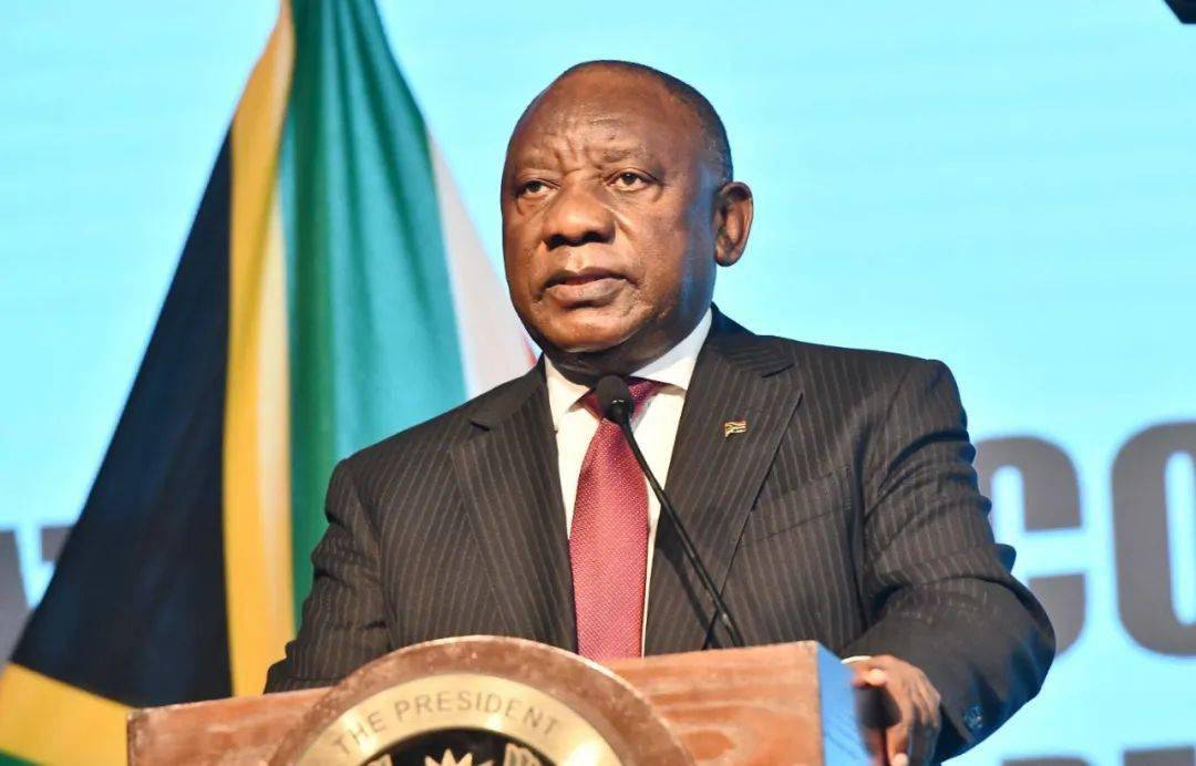 忘了专业技术?律师出身的南非总统连续踩地雷