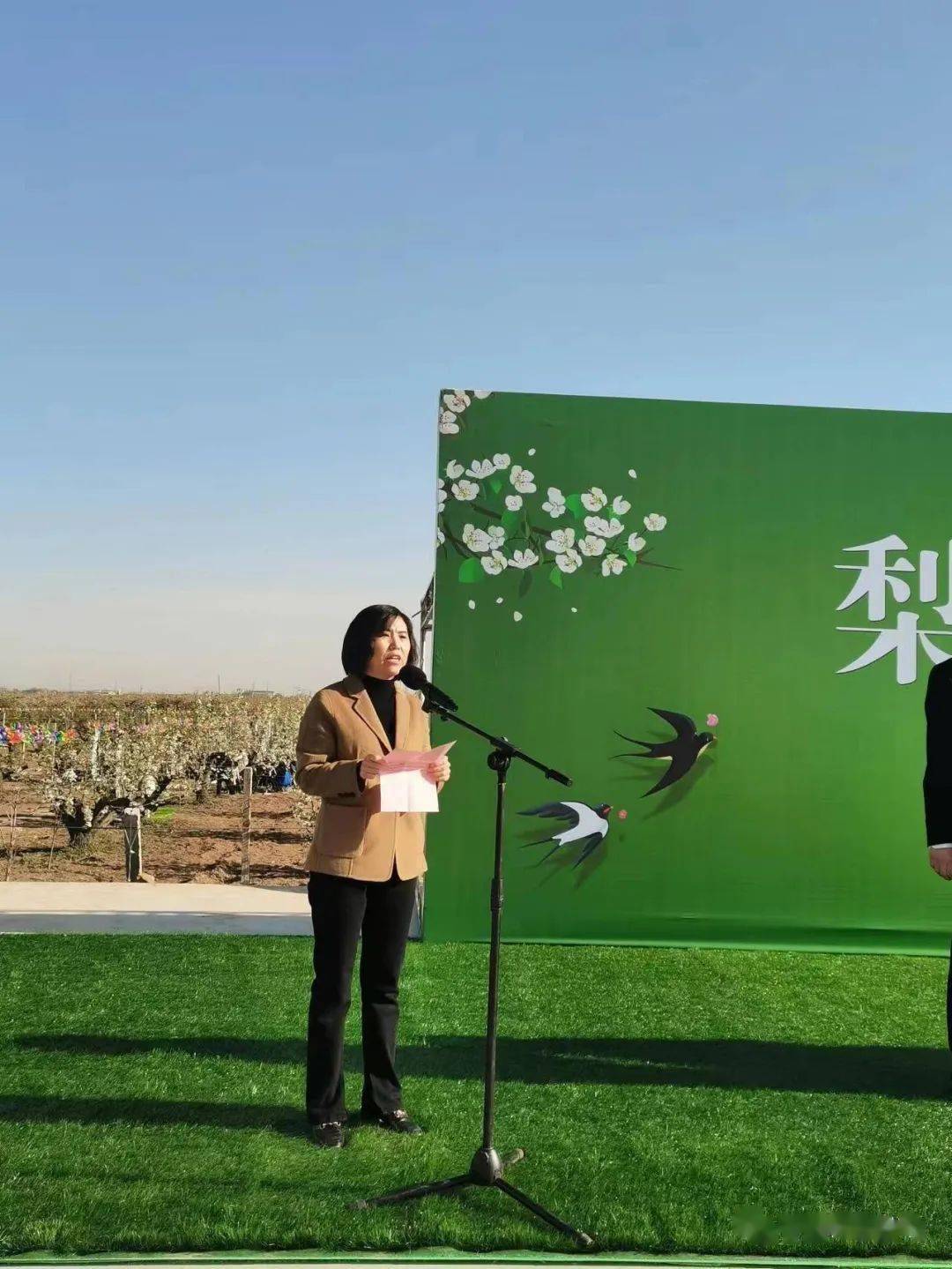 刘雪敏部长指出,唐邱历史上是农业大镇,梨果大镇