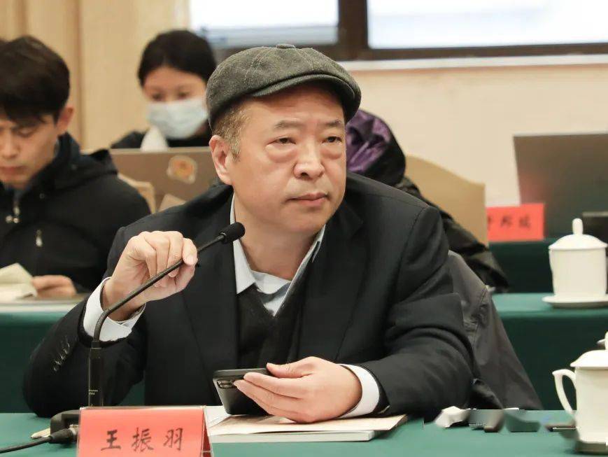 王振羽王振羽(凤凰出版传媒集团副总编辑)周老师这本书在尺幅之间,说