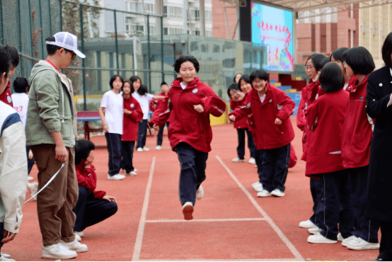 柞水县实验初级中学举行首届春季田径运动会