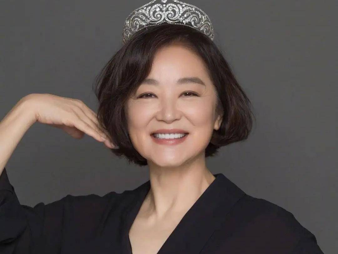 101岁杨振宁近况,神采奕奕发言两分钟,与林青霞同场领奖_活动_荧幕